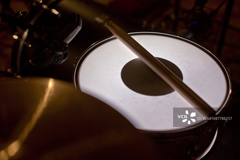 鼓槌和小军鼓特写图片素材