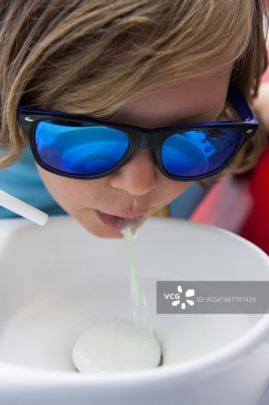 儿童在牙医诊所图片素材