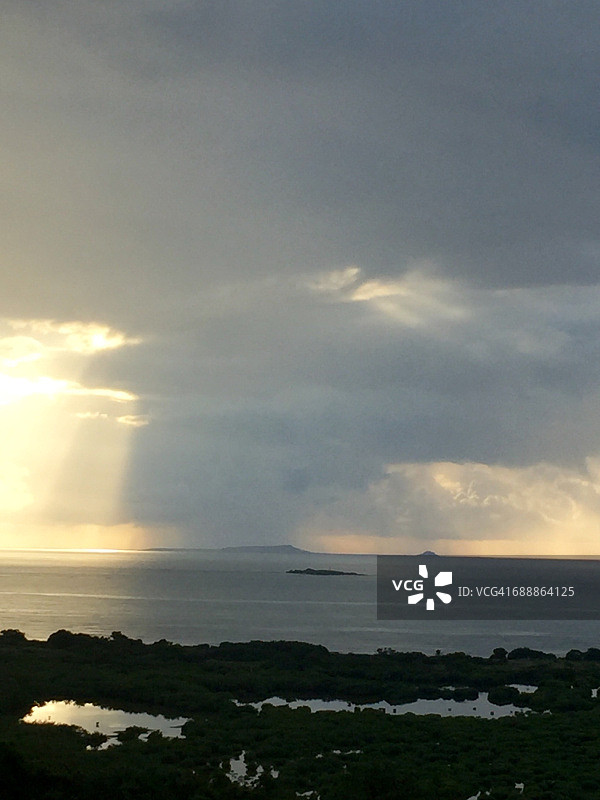 海滩风暴图片素材