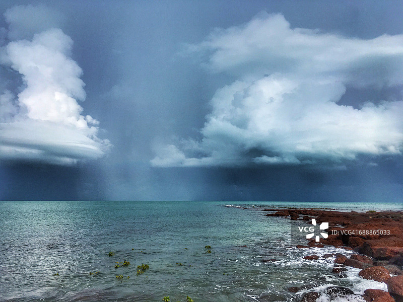 海滩风暴图片素材