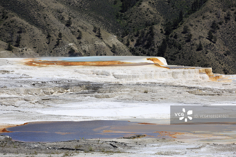 猛犸温泉的卡纳里泉图片素材