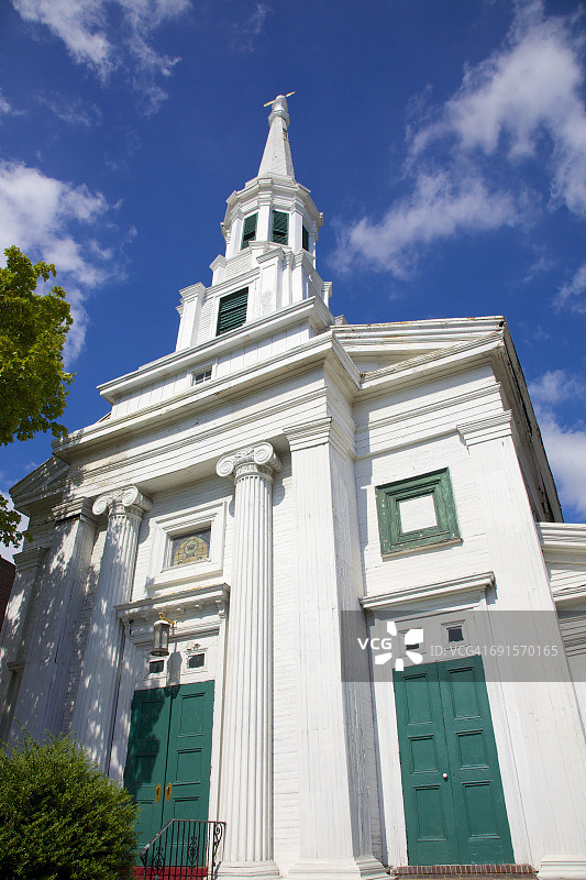 仰望布什维克教堂塔楼图片素材