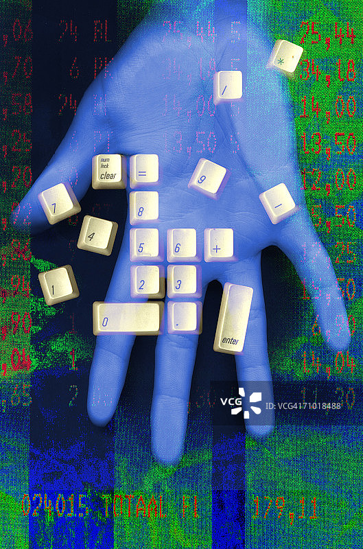 人手和绿色背景上的数字键（数字合成）图片素材
