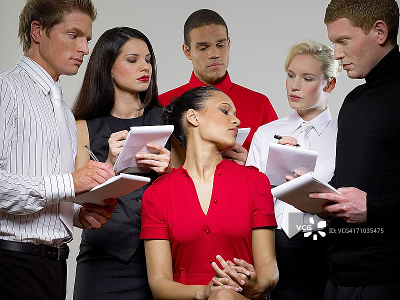 老板向员工口述图片素材