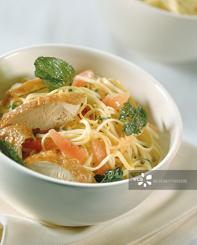 碗里的鸡肉意面，特写图片素材