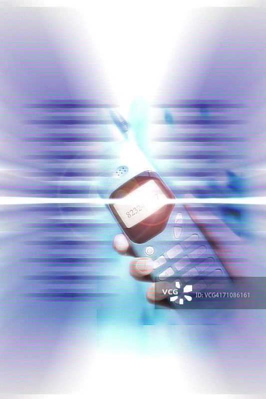 手持手机（数字生成）图片素材