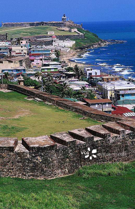 俯瞰海岸线的圣费利佩莫罗城堡，波多黎各圣胡安图片素材