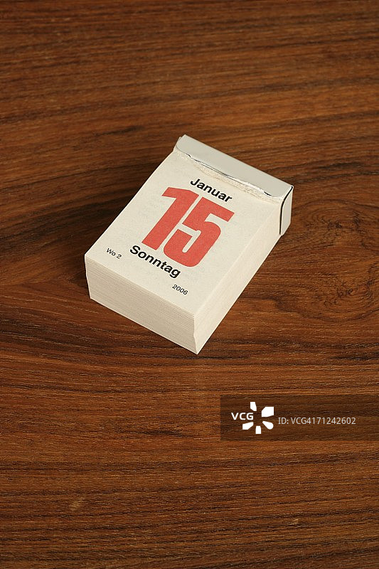 撕掉的日历上的1月15日星期日图片素材