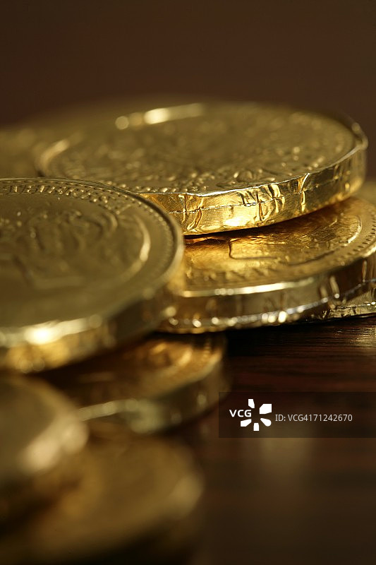 硬币形状的巧克力特写，选择性焦点图片素材