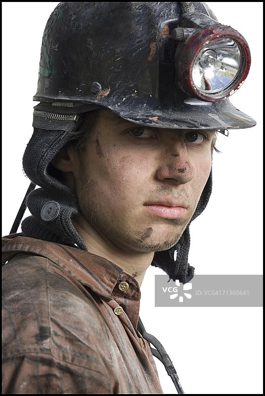 戴着安全帽的煤矿工人图片素材