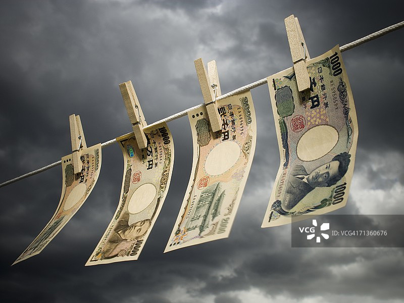 晾衣绳上的日元特写图片素材