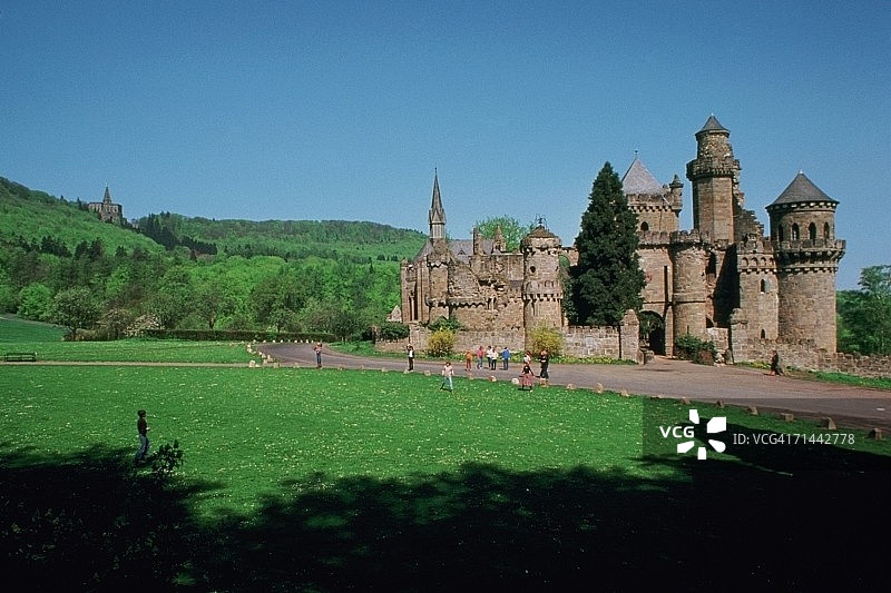 在德国卡塞尔白雪公主城堡前的人们图片素材