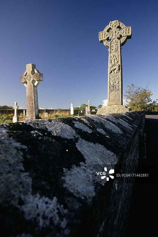爱尔兰共和国达瓦克利夫墓地的凯尔特十字图片素材