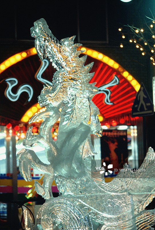 日本札幌雪祭冰雕龙特写图片素材