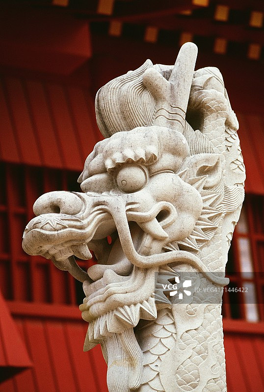 日本冲绳那霸首里城龙雕像特写图片素材