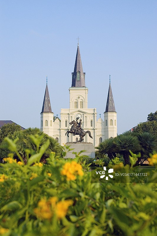 美国路易斯安那州新奥尔良圣路易斯大教堂前雕像图片素材