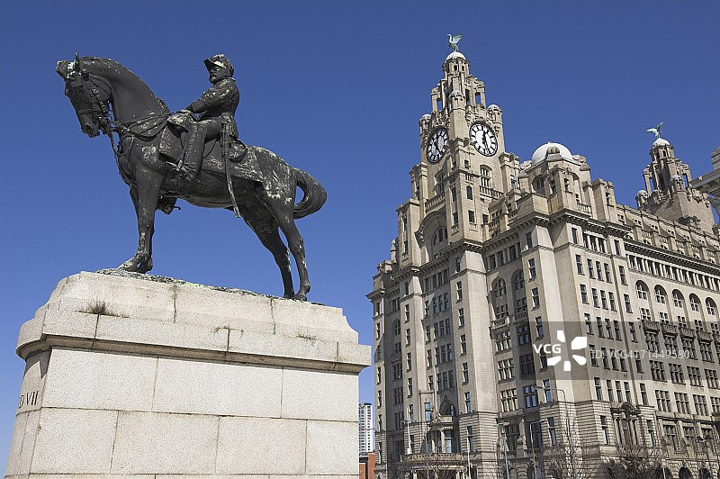 英国利物浦爱德华七世雕像图片素材