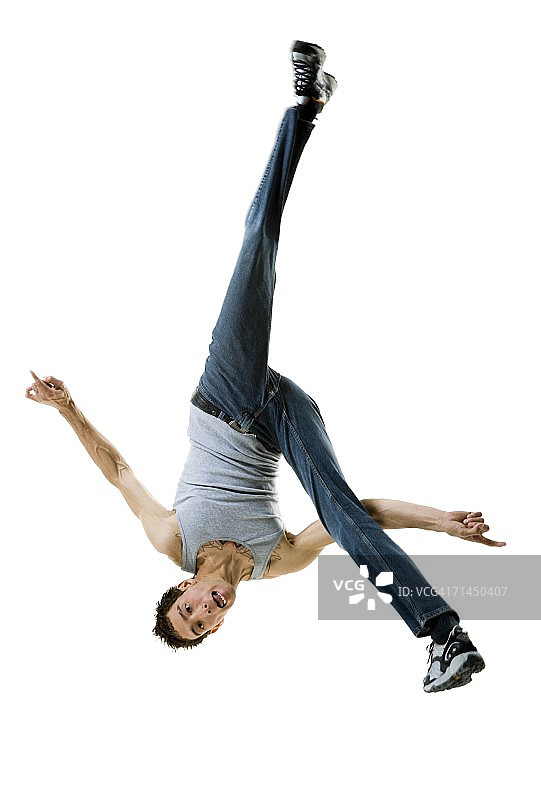 做后空翻的年轻男人 портрет图片素材