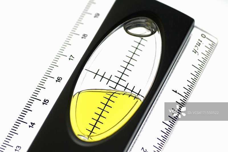 带水平仪的尺子图片素材