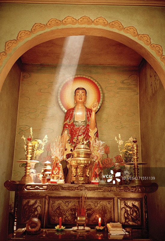 越南寺庙中的佛教祭坛图片素材