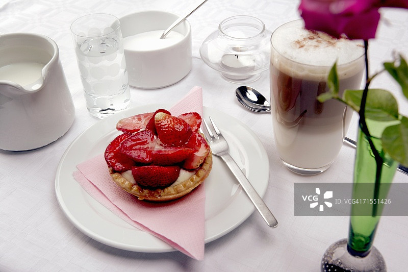 咖啡和草莓挞图片素材