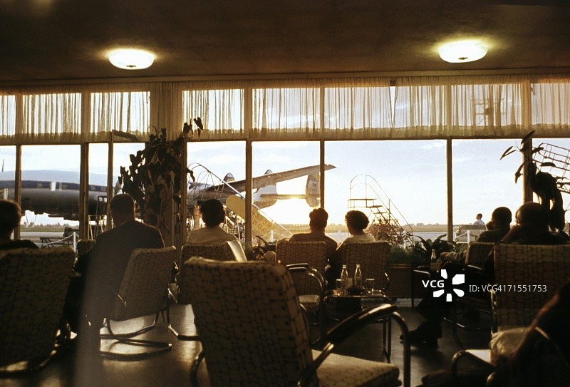 德国杜塞尔多夫机场出发休息室图片素材