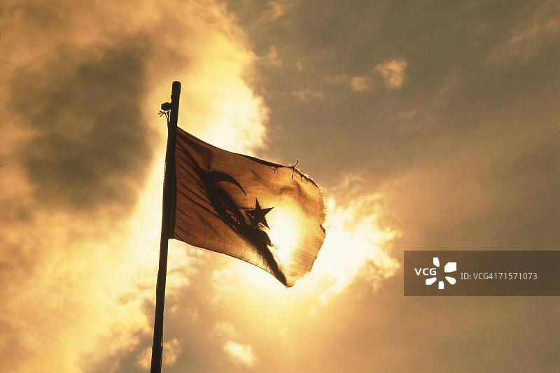 低角度拍摄的土耳其国旗图片素材