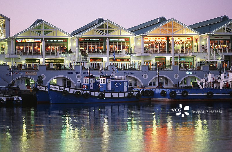 黄昏时分的维多利亚和阿尔弗雷德码头图片素材