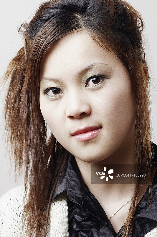 一个年轻女子的肖像图片素材