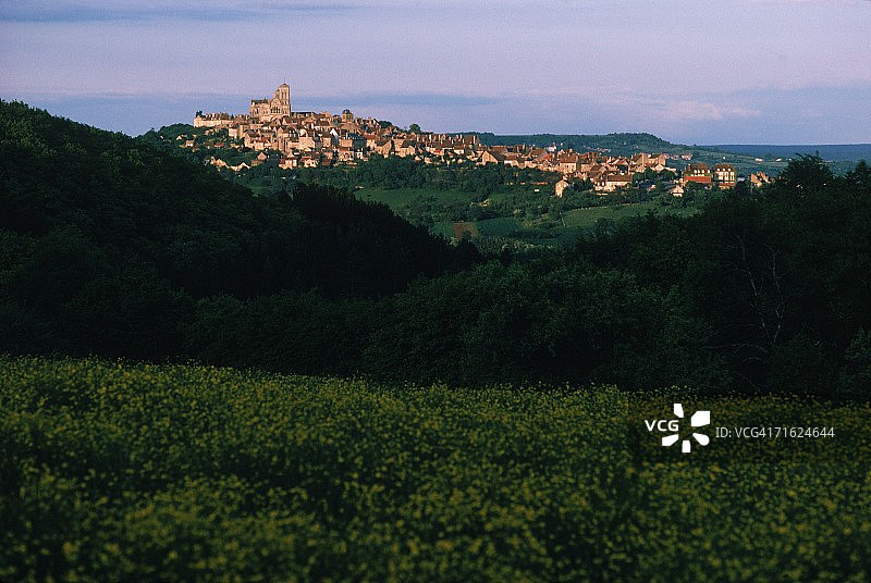 法国的草地与城镇图片素材