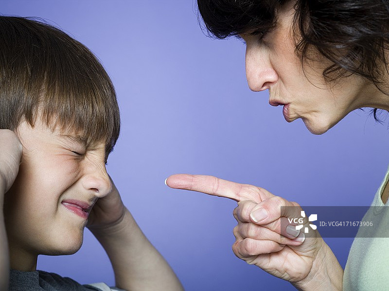 中年女子责备儿子特写图片素材