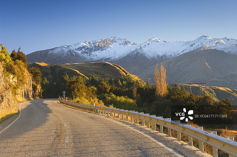 新西兰南岛格伦杜湾道路风光图片素材