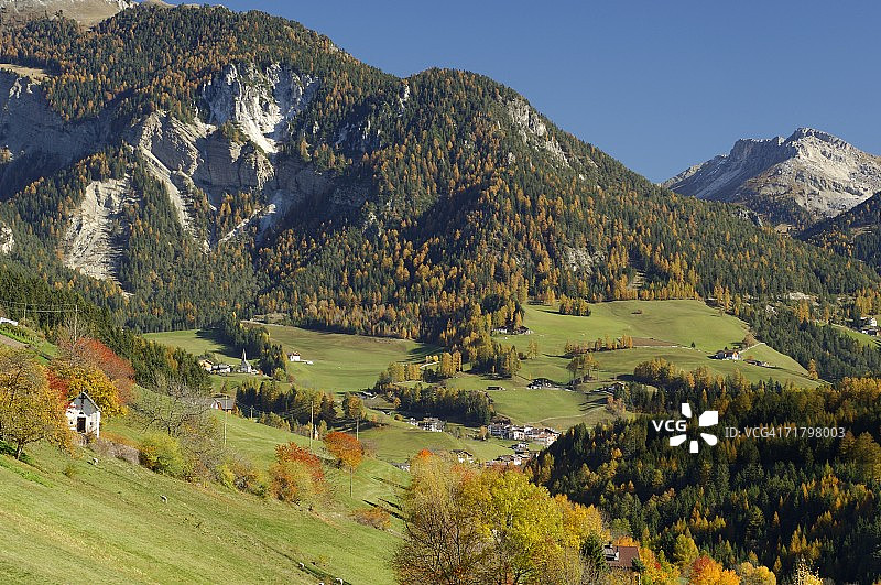 意大利特伦蒂诺-上阿迪杰博尔扎诺省多洛米蒂山脉富内斯谷图片素材