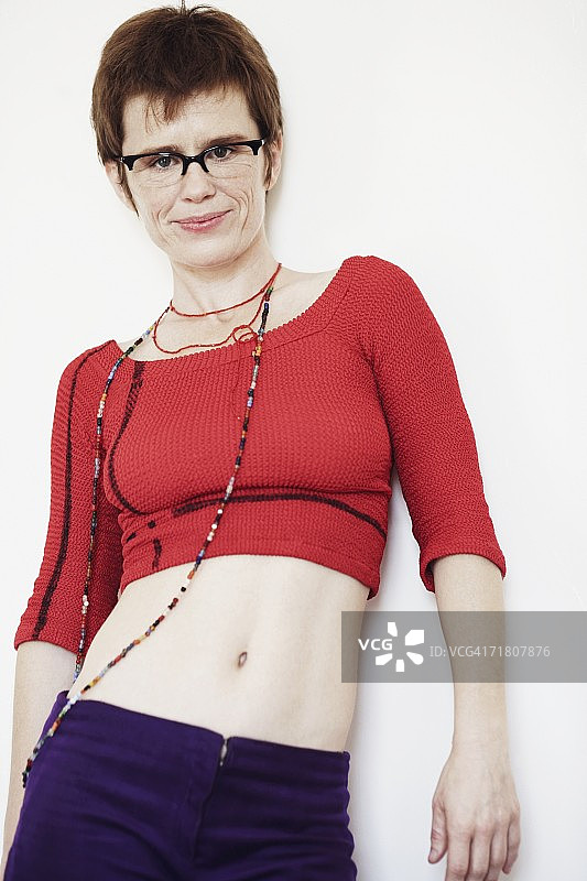 中年女人戴眼镜特写图片素材