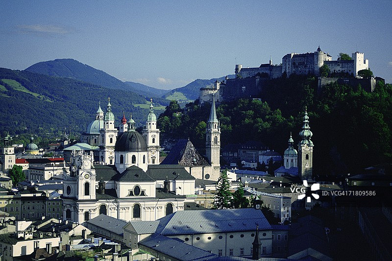 奥地利萨尔茨堡要塞和教堂俯视角度照片图片素材