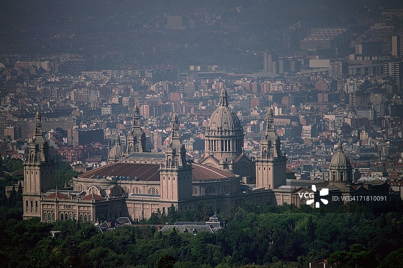 蒙特惠奇宫，西班牙巴塞罗那加泰罗尼亚高角度视图图片素材