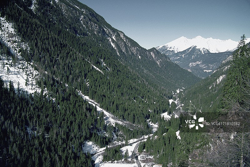 瑞士雪山高角度景观图片素材