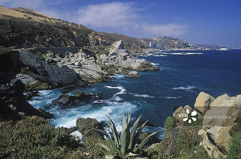 海岸波浪拍打高角度景观图片素材