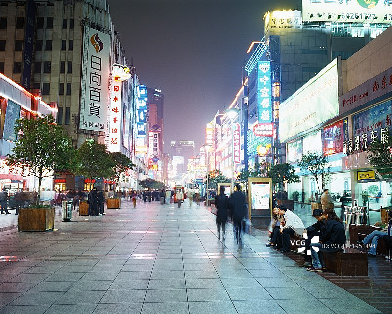 中国上海夜景街头图片素材