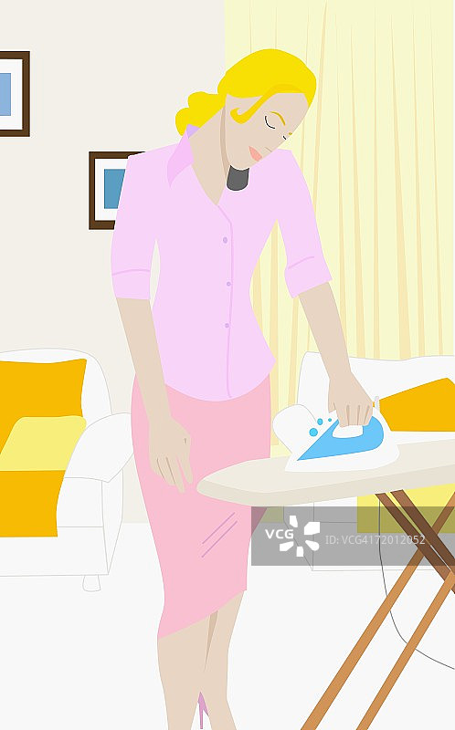年轻女人熨衣服并使用手机图片素材
