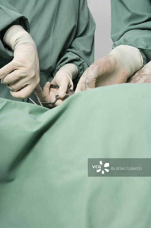 外科医生手术特写图片素材