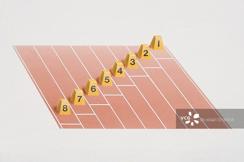 赛道上排列的“交错起跑”跑道号码块图片素材