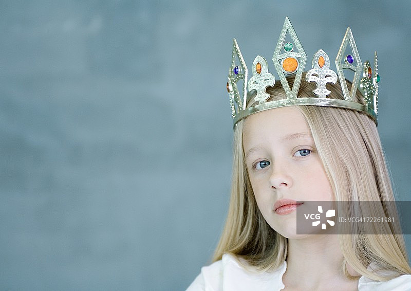 女孩戴着皇冠图片素材