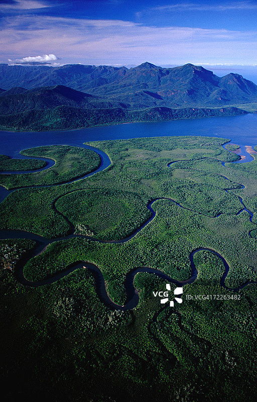 澳大利亚欣钦布鲁克岛国家公园，欣钦布鲁克海峡和岛屿鸟瞰图片素材