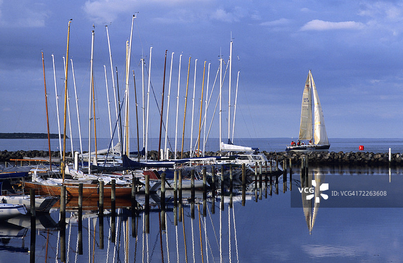 凯特明讷码头的帆船，丹麦凯特明讷图片素材