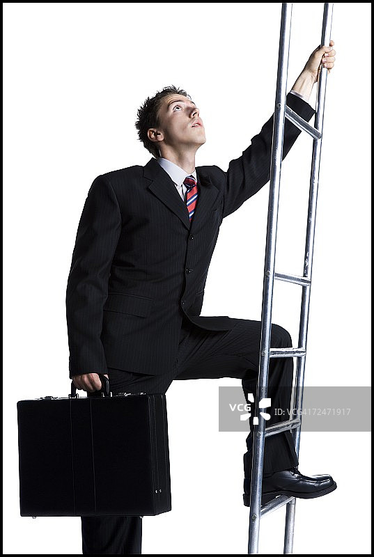 商务男士攀登企业阶梯图片素材