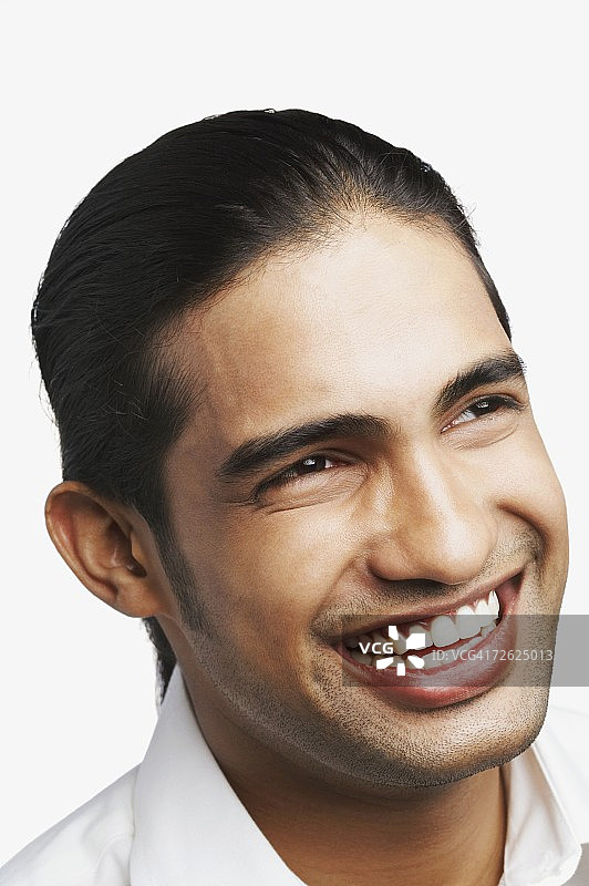 年轻男子微笑的特写图片素材