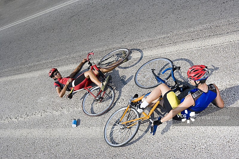 地面上的骑行者图片素材