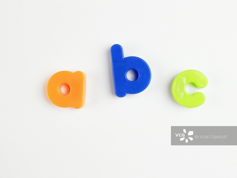 磁性字母A B C的特写图片素材