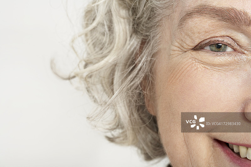 年长妇女，微笑，特写，肖像图片素材